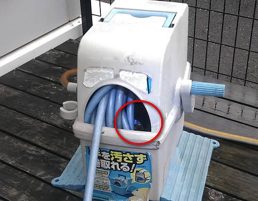 アシナガバチ駆除ホースリール